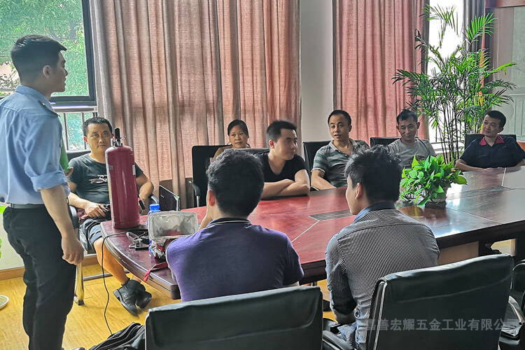 宏耀五金組織消防知識安全培訓(xùn)